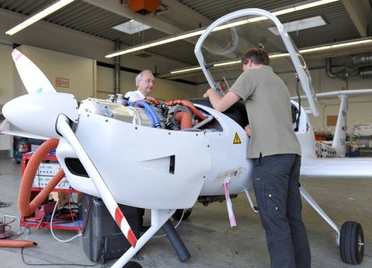 Researchers developed airplane powered by hybrid electric-start system Researchers developed airplane powered by hybrid electric-start system